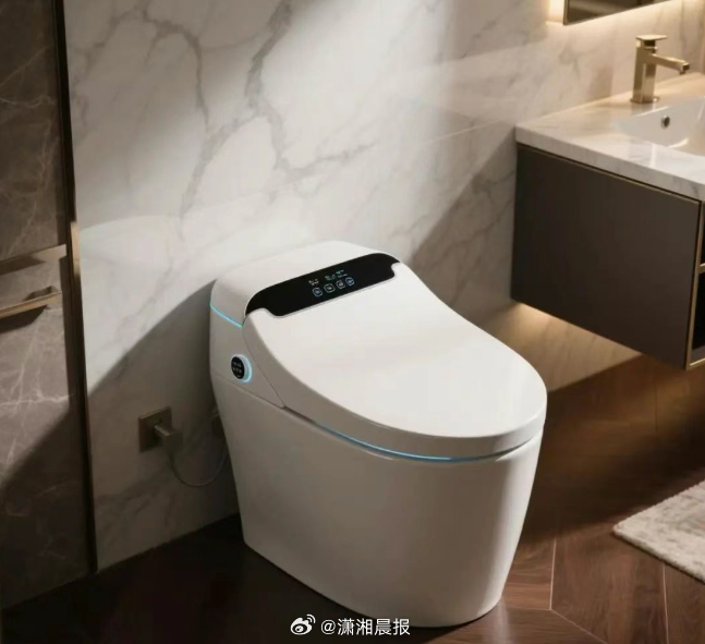 住户因马桶冲水声太响被邻居起诉住户因马桶冲水声太响被邻居起诉，邻里纷争背后的深度解读